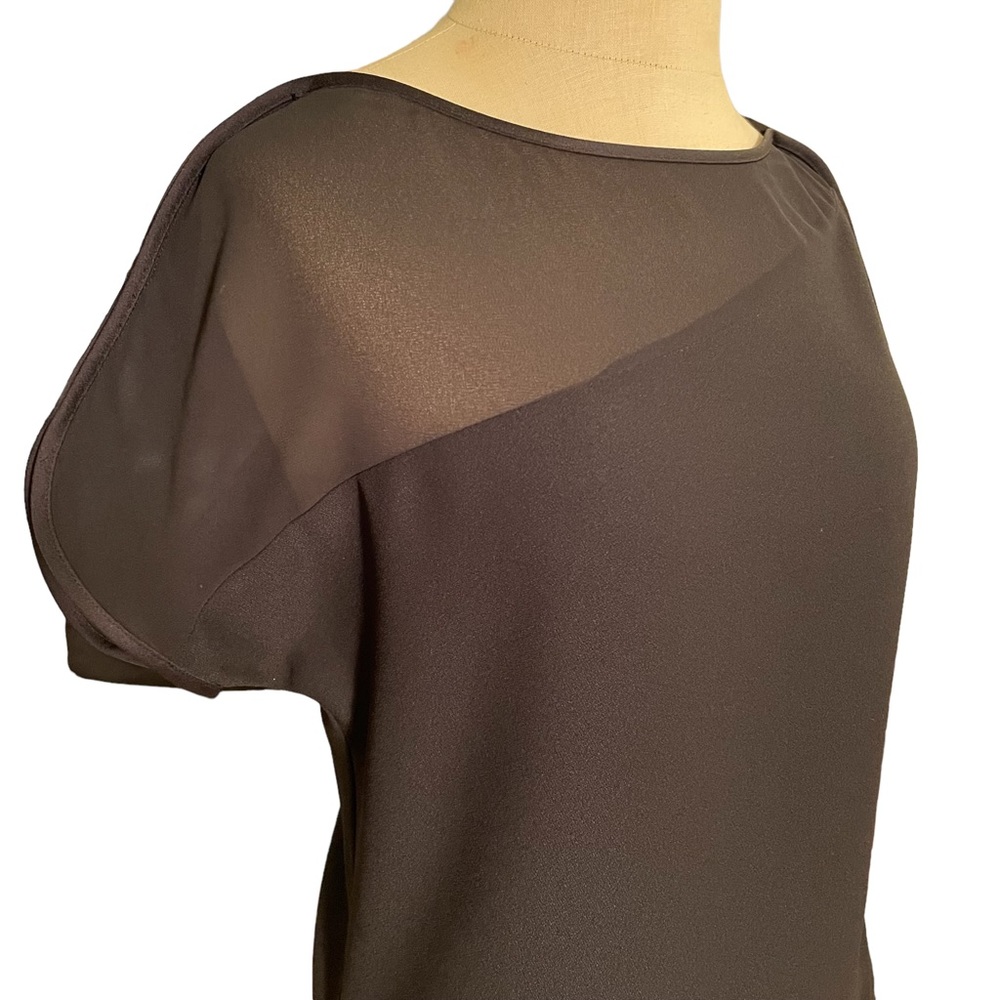 Reiss diagonal sheer panel side zip, short sleeves LBD. Trimmed boat neck Sz2